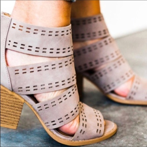 QUPID - Taupe colored heeled sandal - Picture 3 of 3